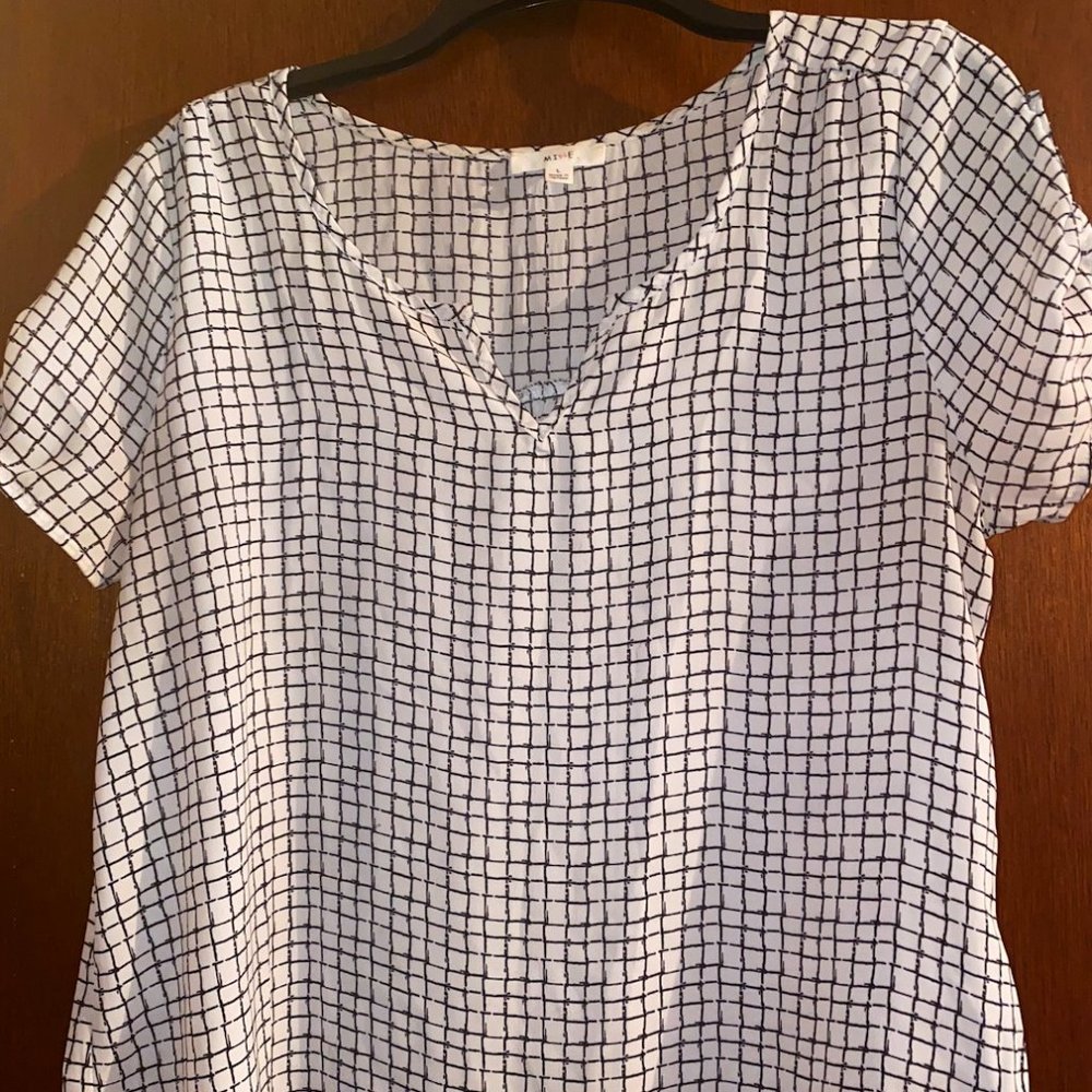 Mine White and Black Blouse